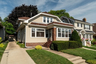 612 Monroe Ave, Racine, WI 53405