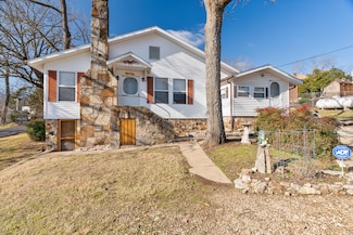233 Benton Ave, Rockaway Beach, MO 65740