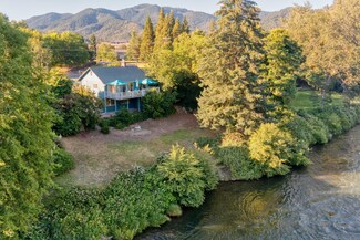 2215 SE Portola Dr, Grants Pass, OR 97526