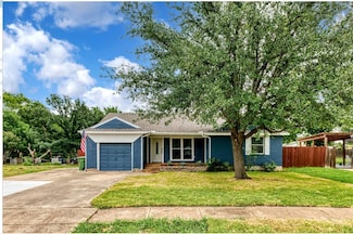 1413 Hill St, Grapevine, TX 76051