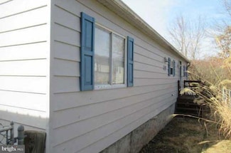 2524 Blacks Ln, New Kensington, PA 15068