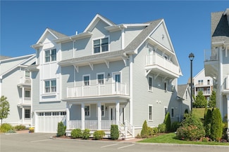 10 Kettle Point Ave, East Providence, RI 02914