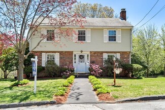 105 Reservoir St, Lowell, MA 01850