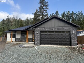 147 Deer Song Ct, Canyonville, OR 97417