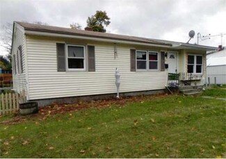 61 Sussex Ln, Worcester, MA 01602