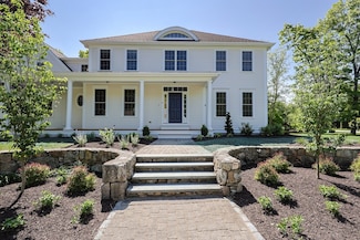 2 Pine Ridge Ln, Mattapoisett, MA 02739