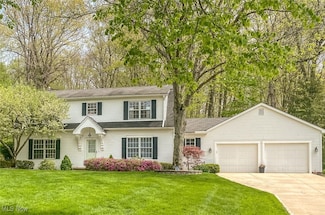 45 Tartan Ct, Chagrin Falls, OH 44022