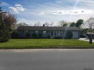 4 Vista Ct, Queensbury, NY 12804