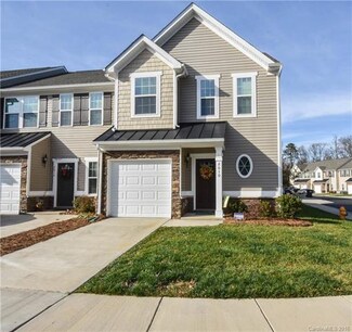 2610 Silverthorn Dr, Charlotte, NC 28273