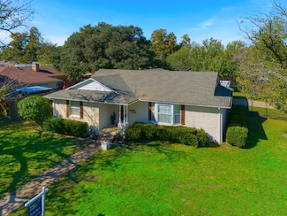 8461 Hunnicut Rd, Dallas, TX 75228