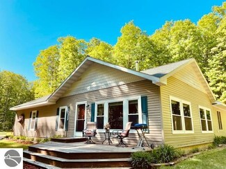 6517 S Maple Valley Rd NE, Mancelona, MI 49659
