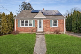 34 Brae St, North Providence, RI 02911