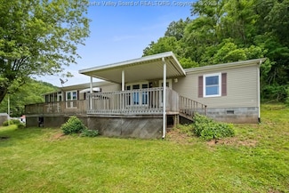 78 Pine Cone Dr, Nitro, WV 25143
