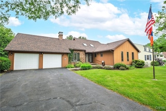 22 Lilac Ln, Oswego, NY 13126