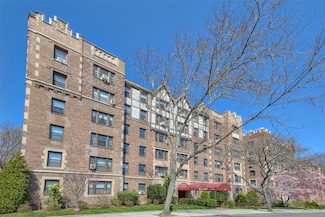 127 Garth Rd Unit 3H, Scarsdale, NY 10583