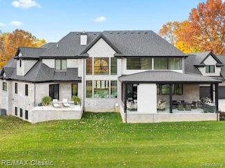 815 N Milford Rd, Milford, MI 48381