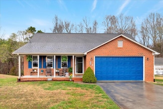 1110 E Oak Hill Dr, Halifax, VA 24558