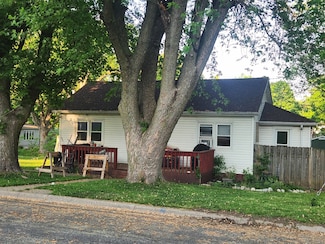610 N Douglas St, Roanoke, IL 61561