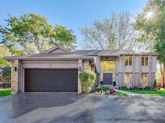 73 Augusta Dr, Deerfield, IL 60015