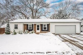 7405 Foxmont Dr, Hazelwood, MO 63042