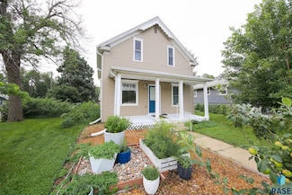 2615 E 12th St, Sioux Falls, SD 57103