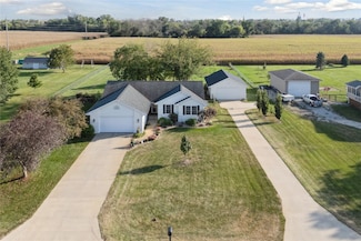 61 E Cemetery Rd, Fairfax, IA 52228