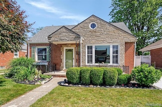 8123 Mckinley, Center Line, MI 48015