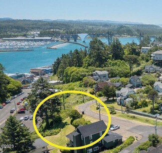 1021 SW Alder St, Newport, OR 97365