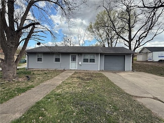 708 E 3rd St, Maryville, MO 64468
