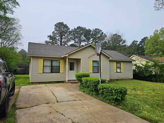 2015 West Ave E, Hope, AR 71801