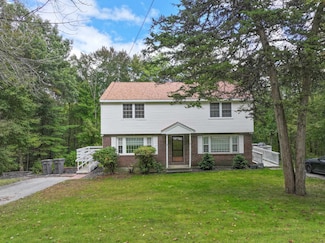 16 Maple Dr, Pelham, NH 03076