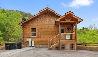 2184 Bear Haven Way, Sevierville, TN 37862