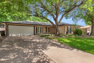 2212 Hurstview Dr, Hurst, TX 76054