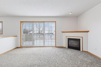 4806 Grenwich Rd N, Saint Paul, MN 55128