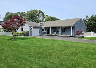 68 Palmer Dr, Sayville, NY 11782