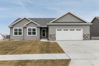 324 Mccarran Ave NE, Cedar Rapids, IA 52402