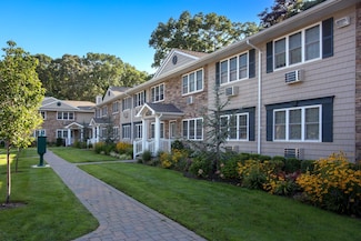 164 Rollstone Ave Unit 2, West Sayville, NY 11796