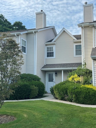 34 Thomas Ln, East Setauket, NY 11733