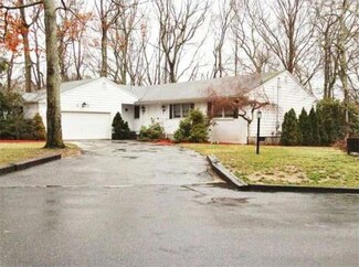 13 Heritage Dr, North Dartmouth, MA 02747