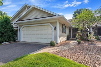 2005 28th Ave NW Unit 102, New Brighton, MN 55112