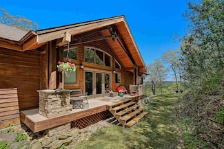 1821 Majestic View Ln, Lansing, IA 52151