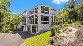 135 Beach St, Cohasset, MA 02025