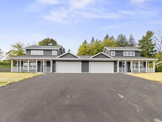 1914 N River Dr, West Bend, WI 53090