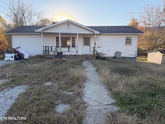 200 McCarroll Ln, Harriman, TN 37748