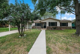 137 Hillcrest Dr, Luling, TX 78648