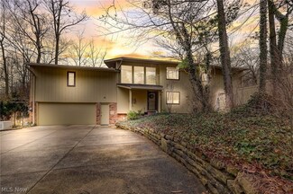 778 Coy Ln, Chagrin Falls, OH 44022