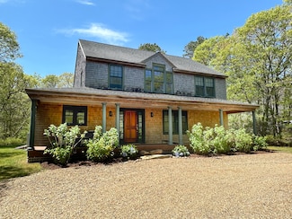 96 Pondview Dr, Oak Bluffs, MA 02536