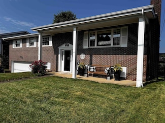 7 Adkins Ct, Huntington, WV 25705