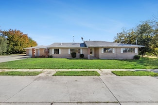 4666 N Zediker Ave, Sanger, CA 93657