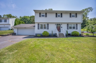 18 Holly Ln, Wallingford, CT 06492